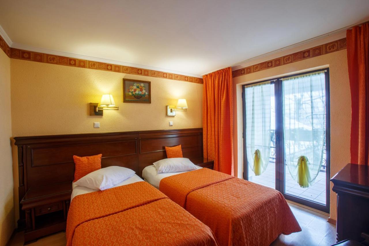 Domeniul Dracula Danes Hotel Buitenkant foto