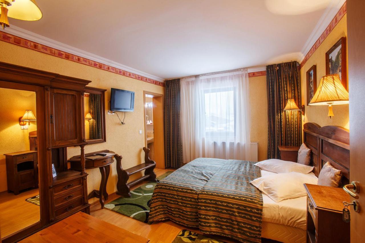Domeniul Dracula Danes Hotel Buitenkant foto