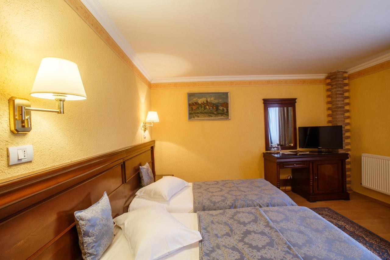 Domeniul Dracula Danes Hotel Buitenkant foto