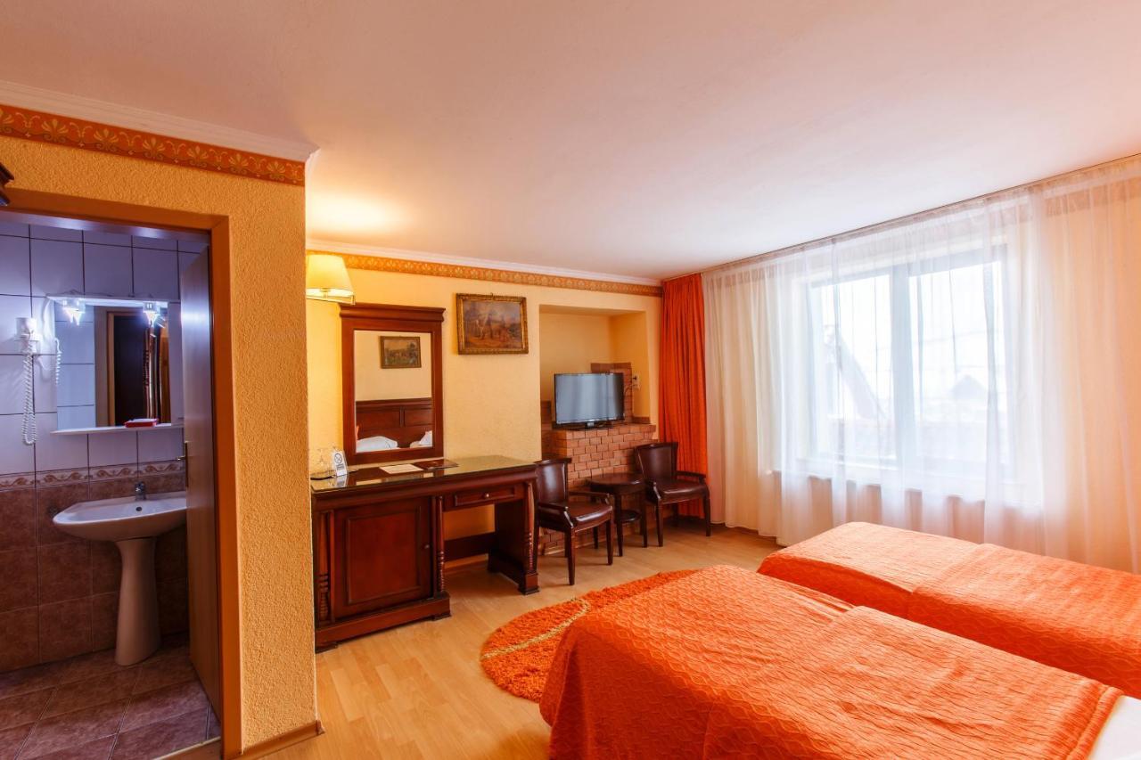 Domeniul Dracula Danes Hotel Buitenkant foto