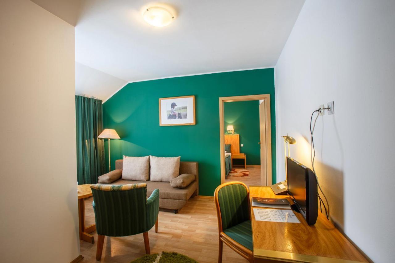 Domeniul Dracula Danes Hotel Buitenkant foto