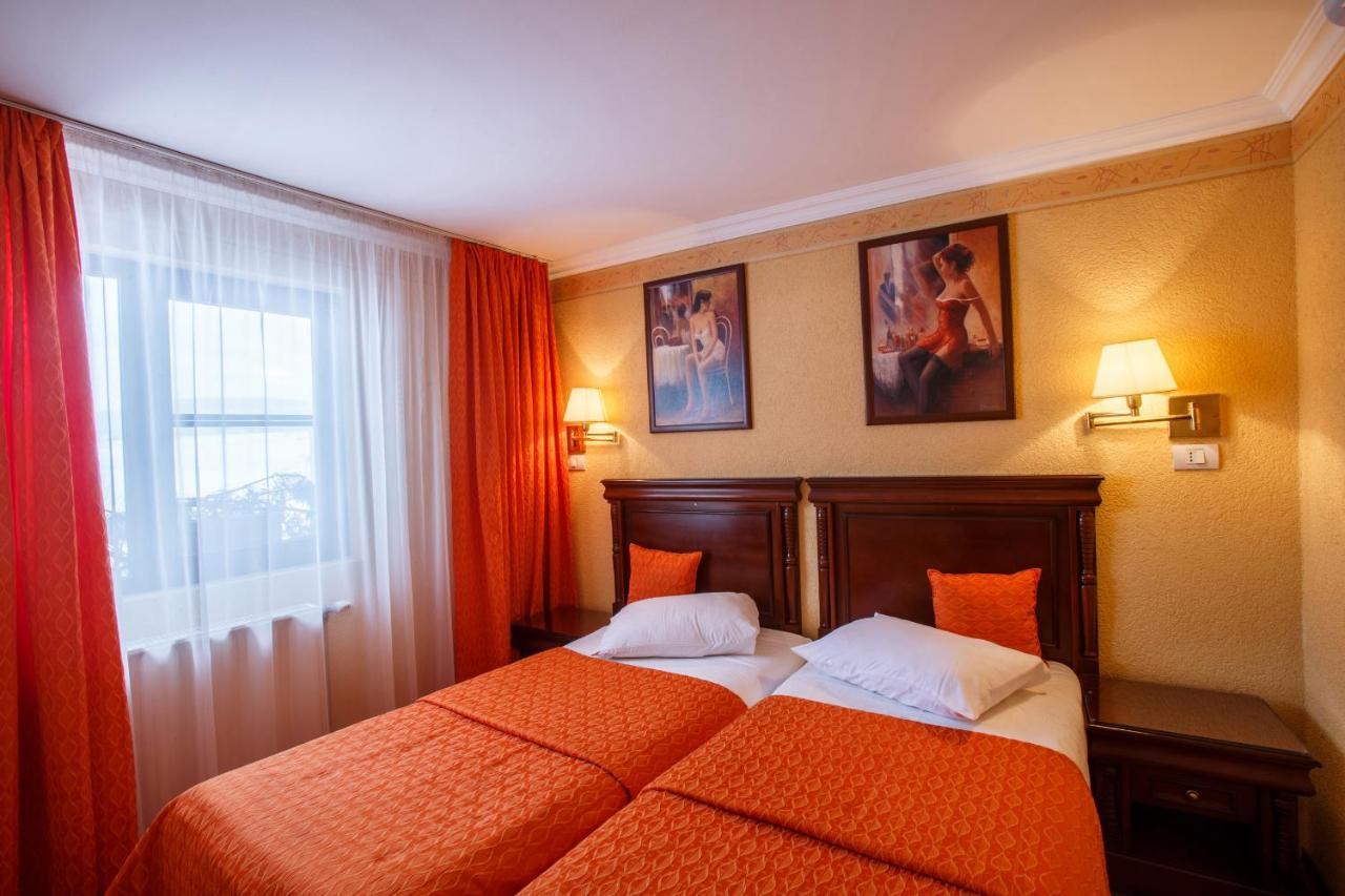 Domeniul Dracula Danes Hotel Buitenkant foto