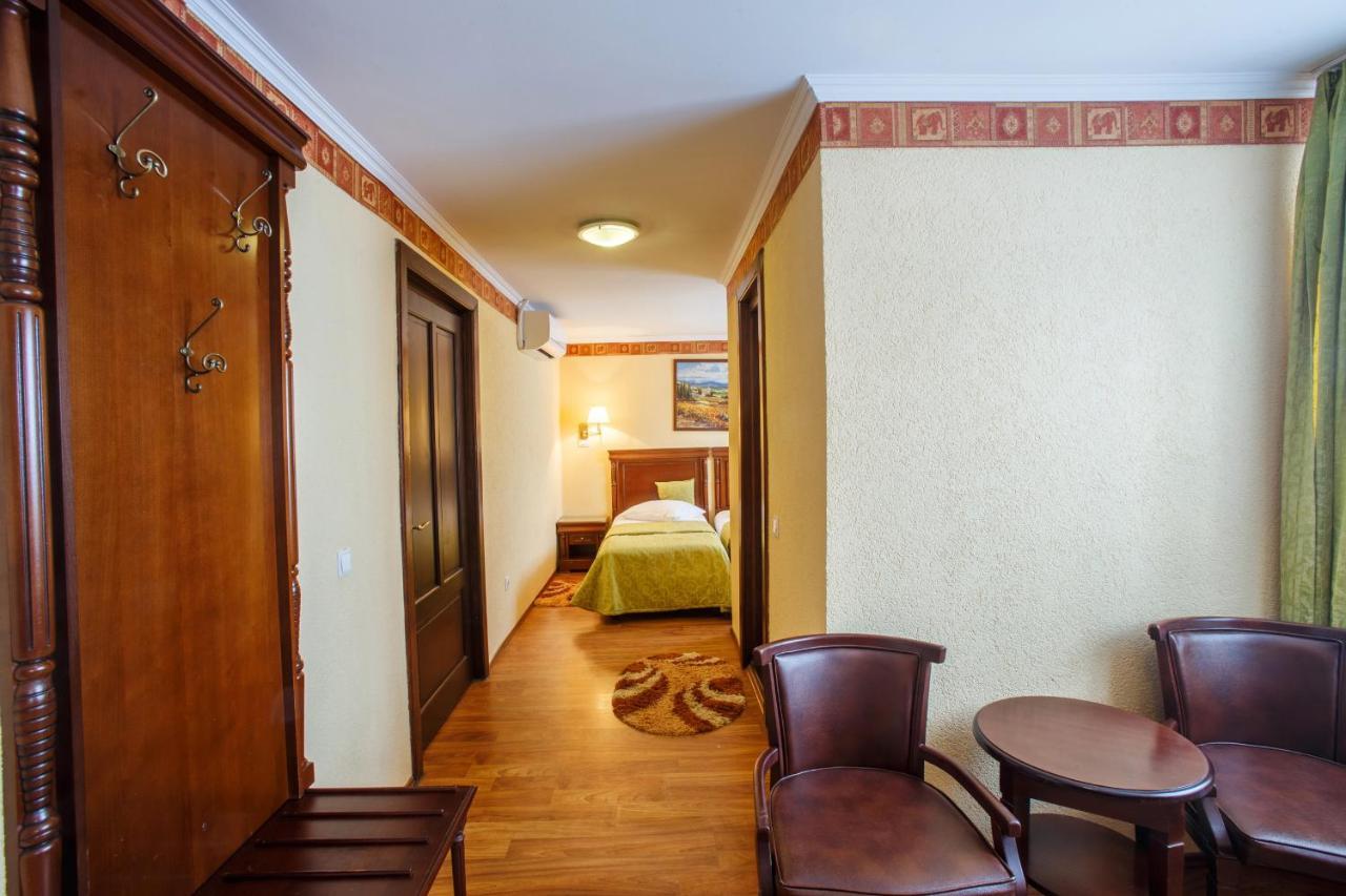 Domeniul Dracula Danes Hotel Buitenkant foto