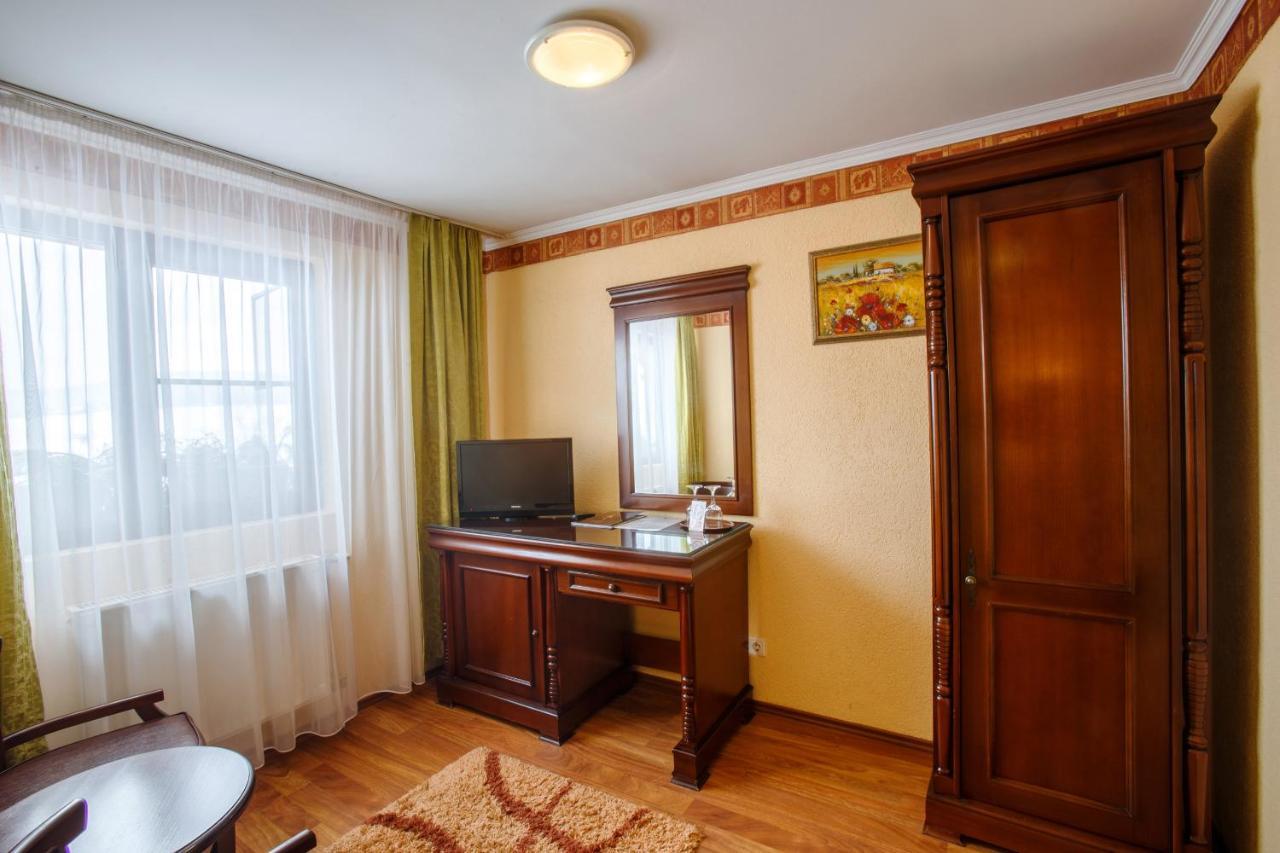 Domeniul Dracula Danes Hotel Buitenkant foto