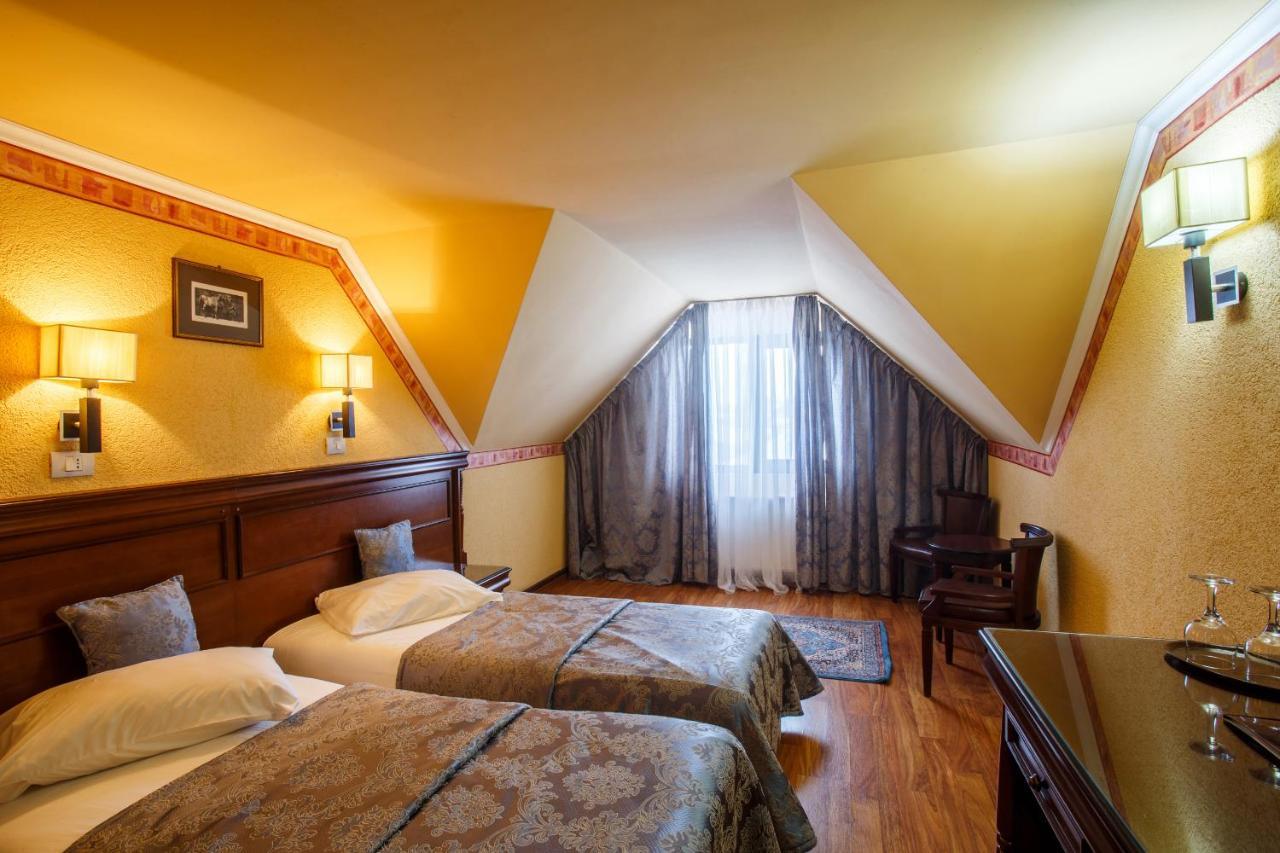 Domeniul Dracula Danes Hotel Buitenkant foto