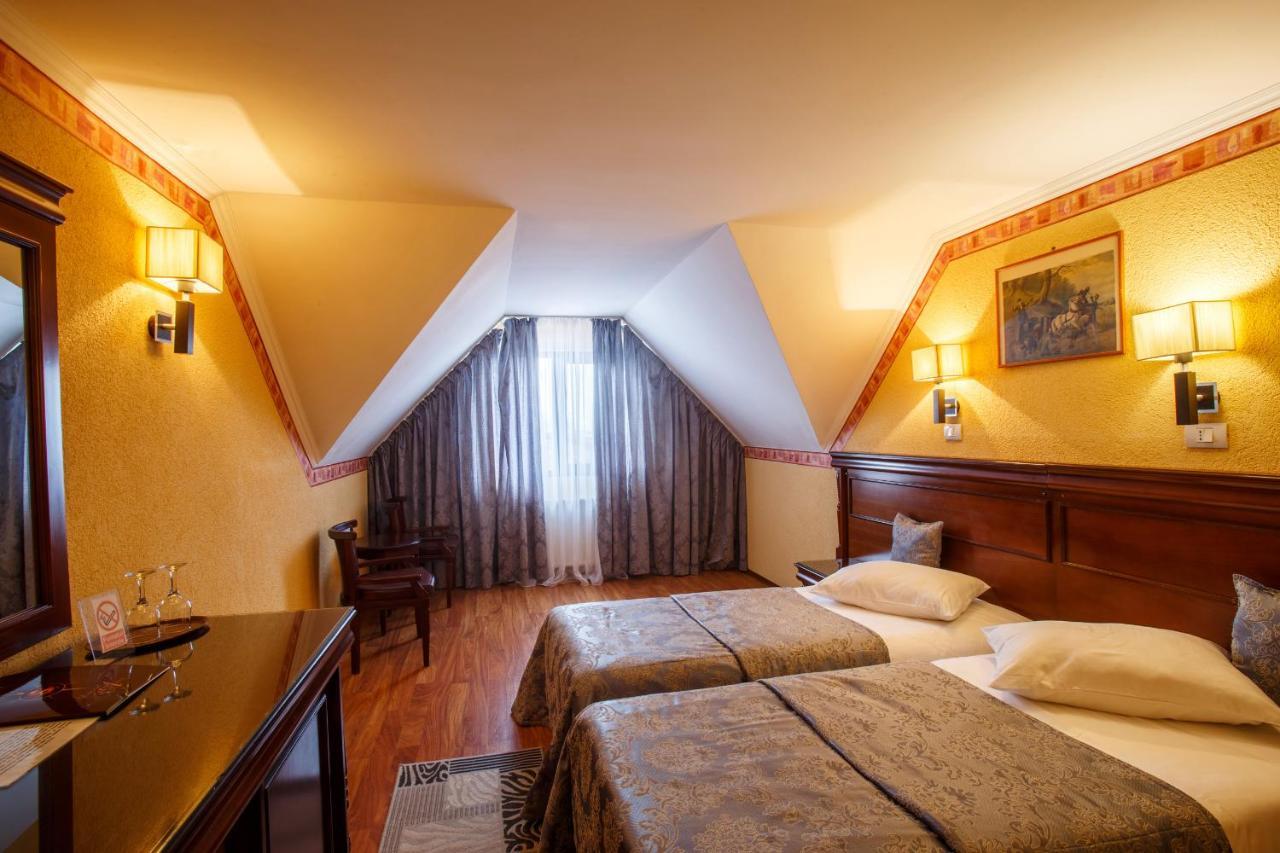 Domeniul Dracula Danes Hotel Buitenkant foto