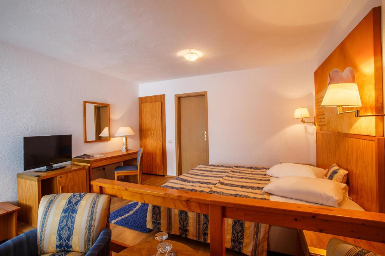 Domeniul Dracula Danes Hotel Buitenkant foto