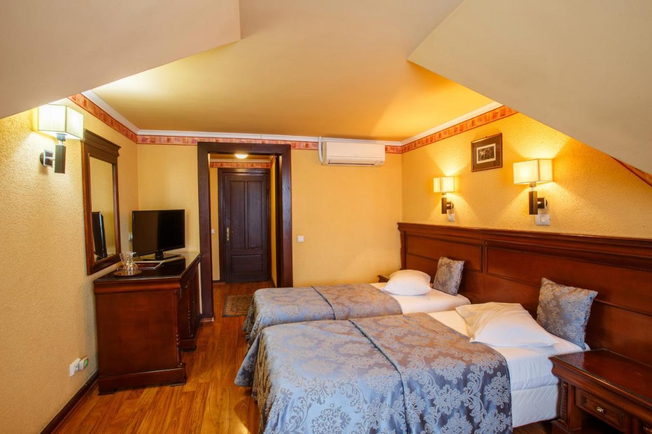 Domeniul Dracula Danes Hotel Buitenkant foto