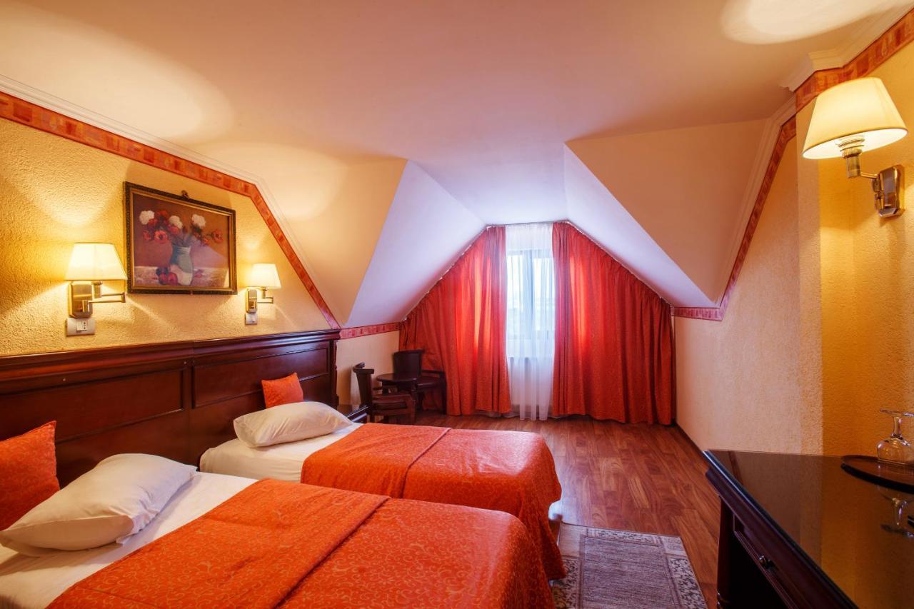 Domeniul Dracula Danes Hotel Buitenkant foto