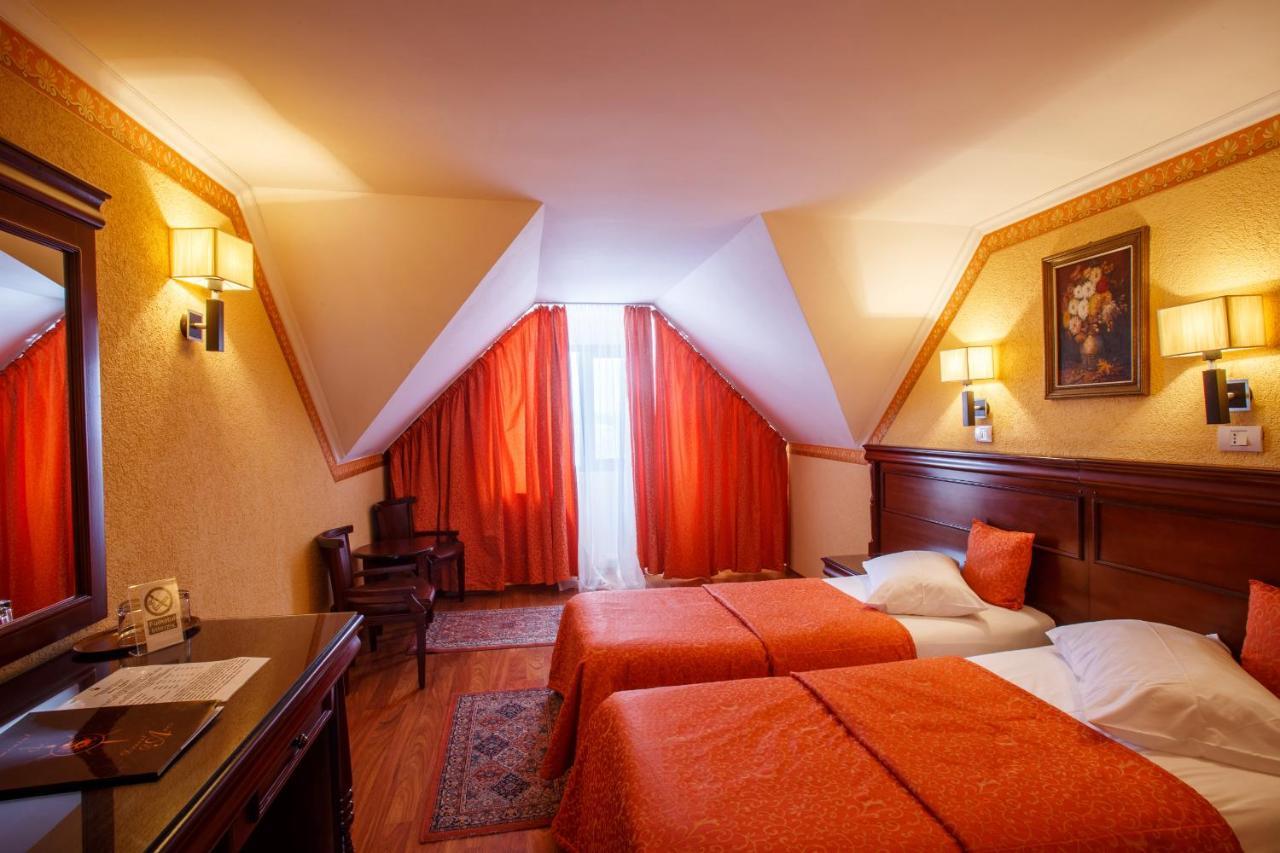 Domeniul Dracula Danes Hotel Buitenkant foto