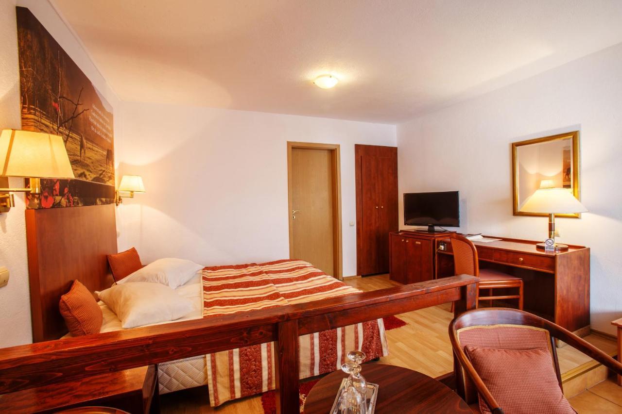 Domeniul Dracula Danes Hotel Buitenkant foto