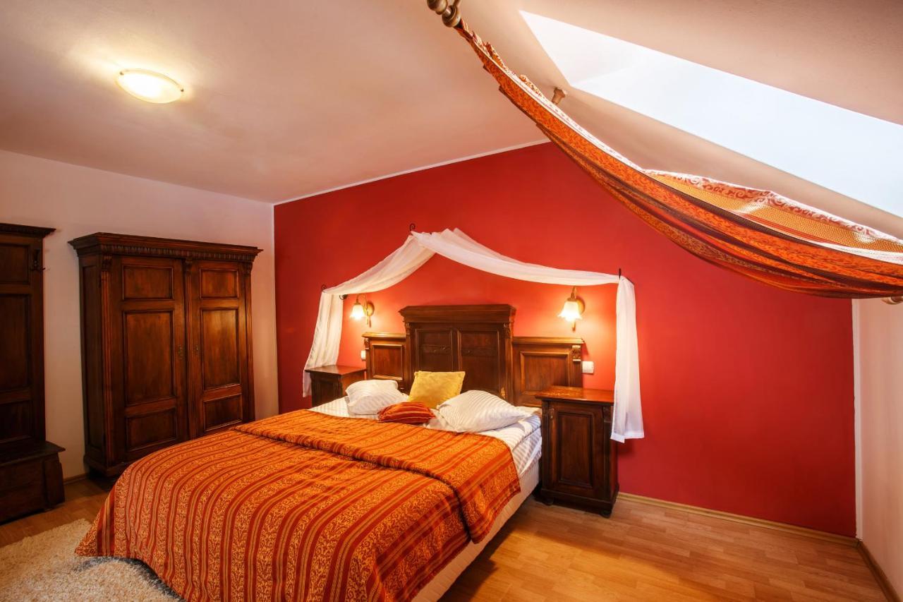 Domeniul Dracula Danes Hotel Buitenkant foto
