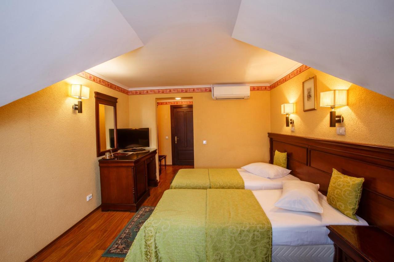 Domeniul Dracula Danes Hotel Buitenkant foto