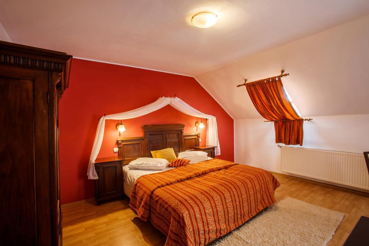 Domeniul Dracula Danes Hotel Buitenkant foto