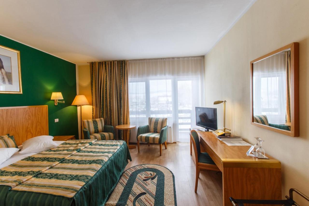 Domeniul Dracula Danes Hotel Buitenkant foto