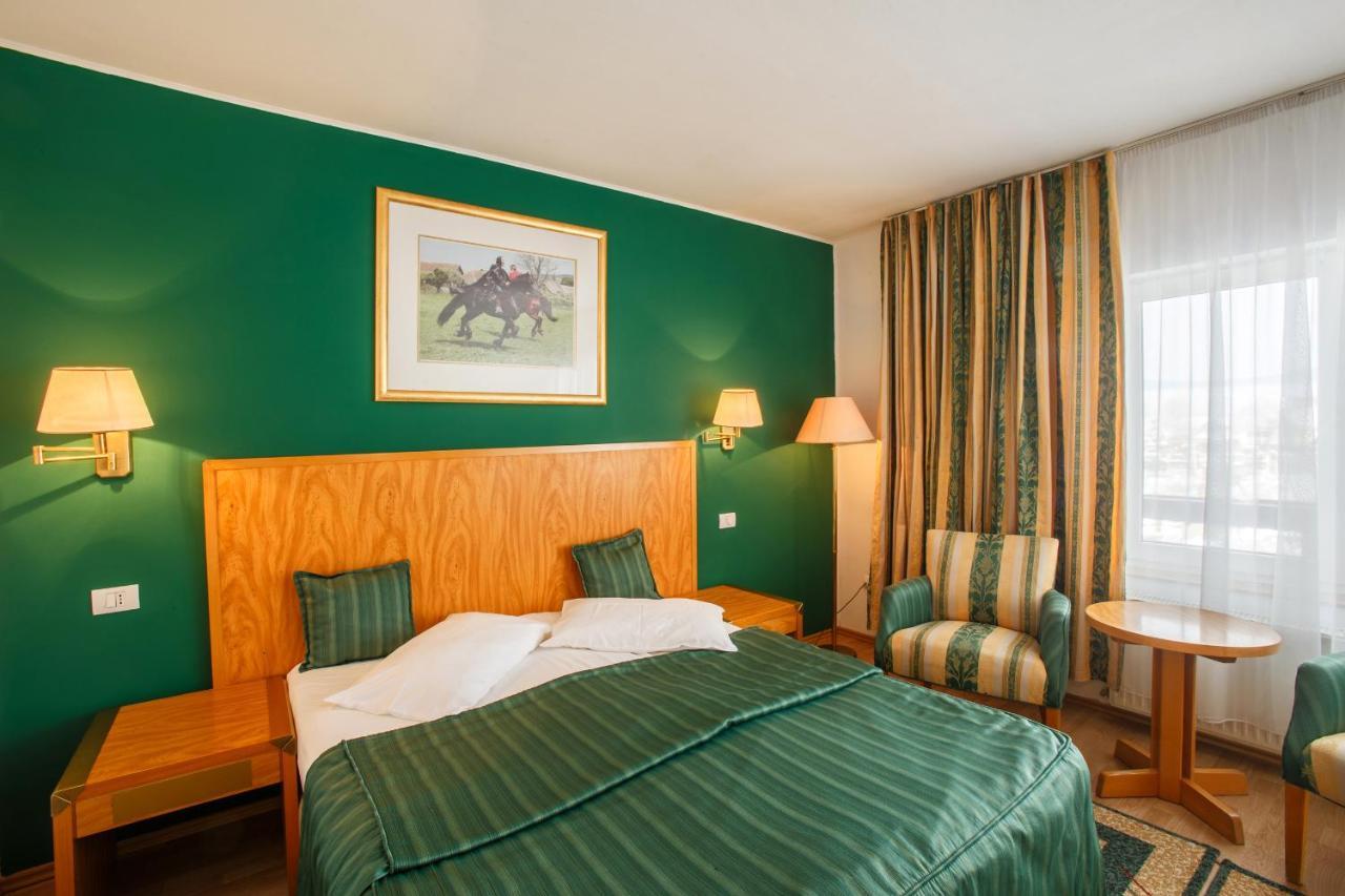 Domeniul Dracula Danes Hotel Buitenkant foto