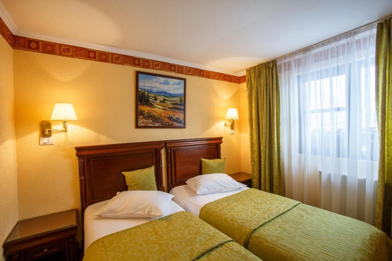 Domeniul Dracula Danes Hotel Buitenkant foto