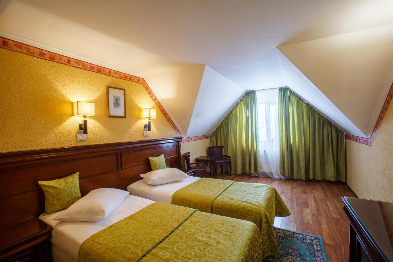 Domeniul Dracula Danes Hotel Buitenkant foto