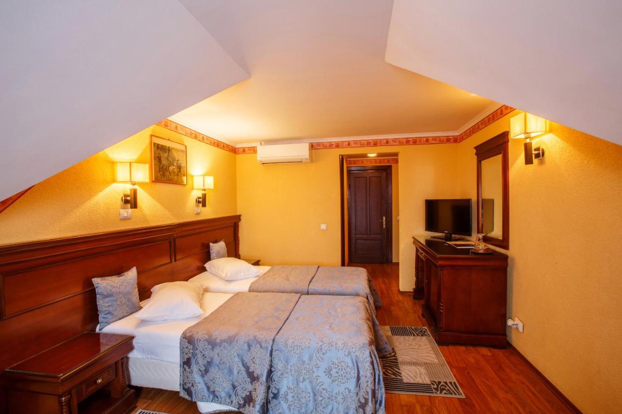Domeniul Dracula Danes Hotel Buitenkant foto