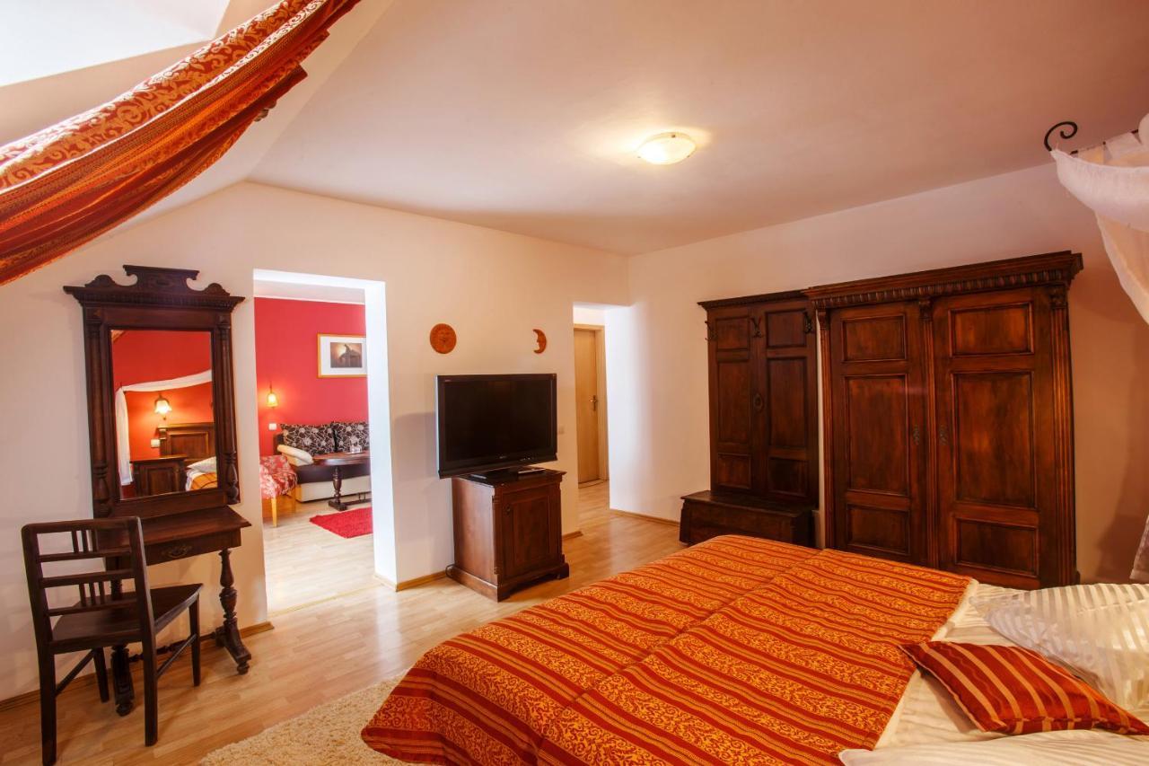 Domeniul Dracula Danes Hotel Buitenkant foto